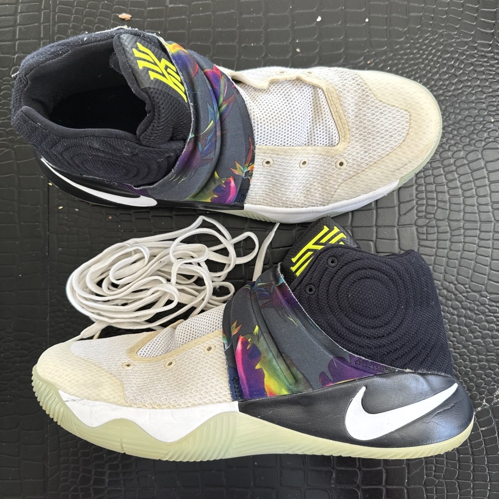 Used / Nike / Kyrie 2 / Parade / White Black / Sneaker / Sz 12 / 819583 110